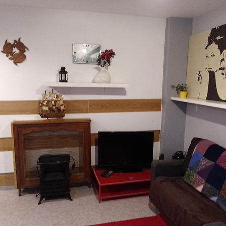 Guesthouse Familial Pour 2,3,4 Personnes De 44M2- Accessible Handic -Rez De Chaussee-Vues Sur Rue Et Patio Prive - Sejour, Chambre Separee-Cuisine,Salle De Bain,Lit Double Et Canape-Lit 2Pers-Entree De La Rue Berzelius-5 Minutes Du Metro Brochant-Lig Paris Dış mekan fotoğraf
