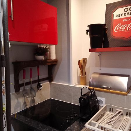 Guesthouse Familial Pour 2,3,4 Personnes De 44M2- Accessible Handic -Rez De Chaussee-Vues Sur Rue Et Patio Prive - Sejour, Chambre Separee-Cuisine,Salle De Bain,Lit Double Et Canape-Lit 2Pers-Entree De La Rue Berzelius-5 Minutes Du Metro Brochant-Lig Paris Dış mekan fotoğraf