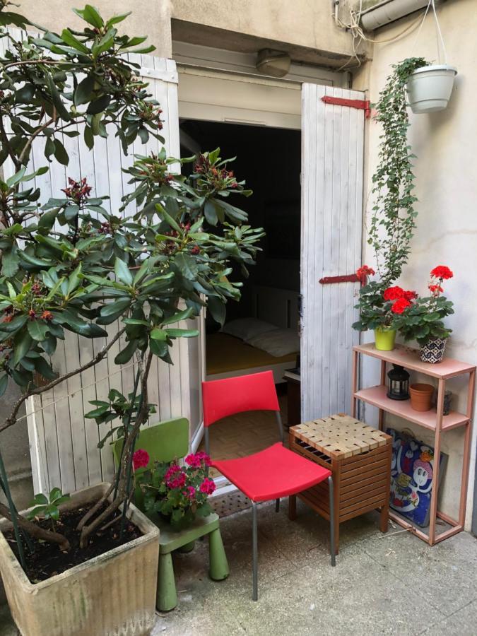 Guesthouse Familial Pour 2,3,4 Personnes De 44M2- Accessible Handic -Rez De Chaussee-Vues Sur Rue Et Patio Prive - Sejour, Chambre Separee-Cuisine,Salle De Bain,Lit Double Et Canape-Lit 2Pers-Entree De La Rue Berzelius-5 Minutes Du Metro Brochant-Lig Paris Dış mekan fotoğraf