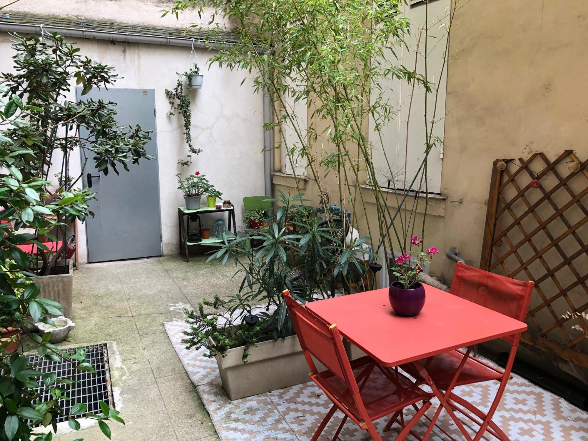 Guesthouse Familial Pour 2,3,4 Personnes De 44M2- Accessible Handic -Rez De Chaussee-Vues Sur Rue Et Patio Prive - Sejour, Chambre Separee-Cuisine,Salle De Bain,Lit Double Et Canape-Lit 2Pers-Entree De La Rue Berzelius-5 Minutes Du Metro Brochant-Lig Paris Dış mekan fotoğraf