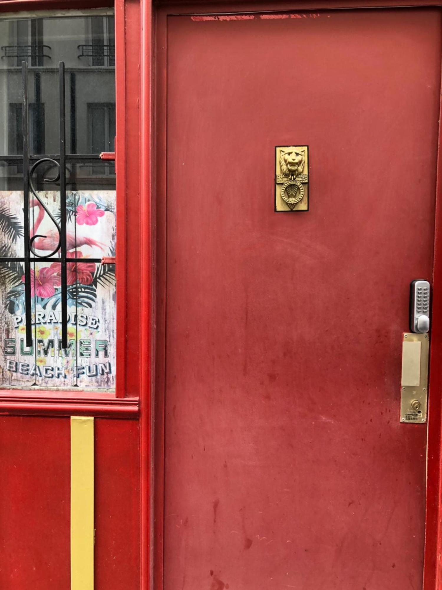 Guesthouse Familial Pour 2,3,4 Personnes De 44M2- Accessible Handic -Rez De Chaussee-Vues Sur Rue Et Patio Prive - Sejour, Chambre Separee-Cuisine,Salle De Bain,Lit Double Et Canape-Lit 2Pers-Entree De La Rue Berzelius-5 Minutes Du Metro Brochant-Lig Paris Dış mekan fotoğraf