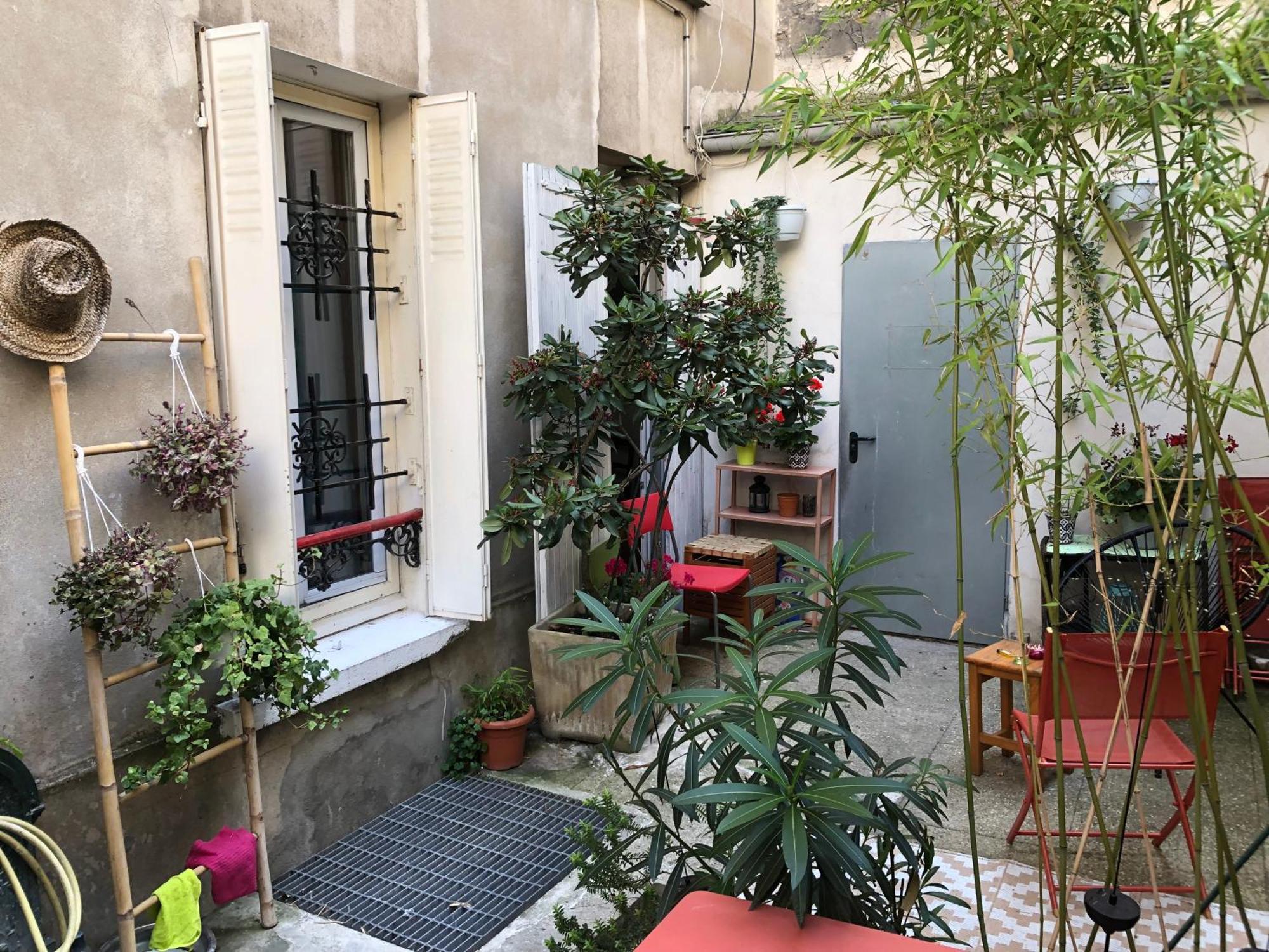 Guesthouse Familial Pour 2,3,4 Personnes De 44M2- Accessible Handic -Rez De Chaussee-Vues Sur Rue Et Patio Prive - Sejour, Chambre Separee-Cuisine,Salle De Bain,Lit Double Et Canape-Lit 2Pers-Entree De La Rue Berzelius-5 Minutes Du Metro Brochant-Lig Paris Dış mekan fotoğraf