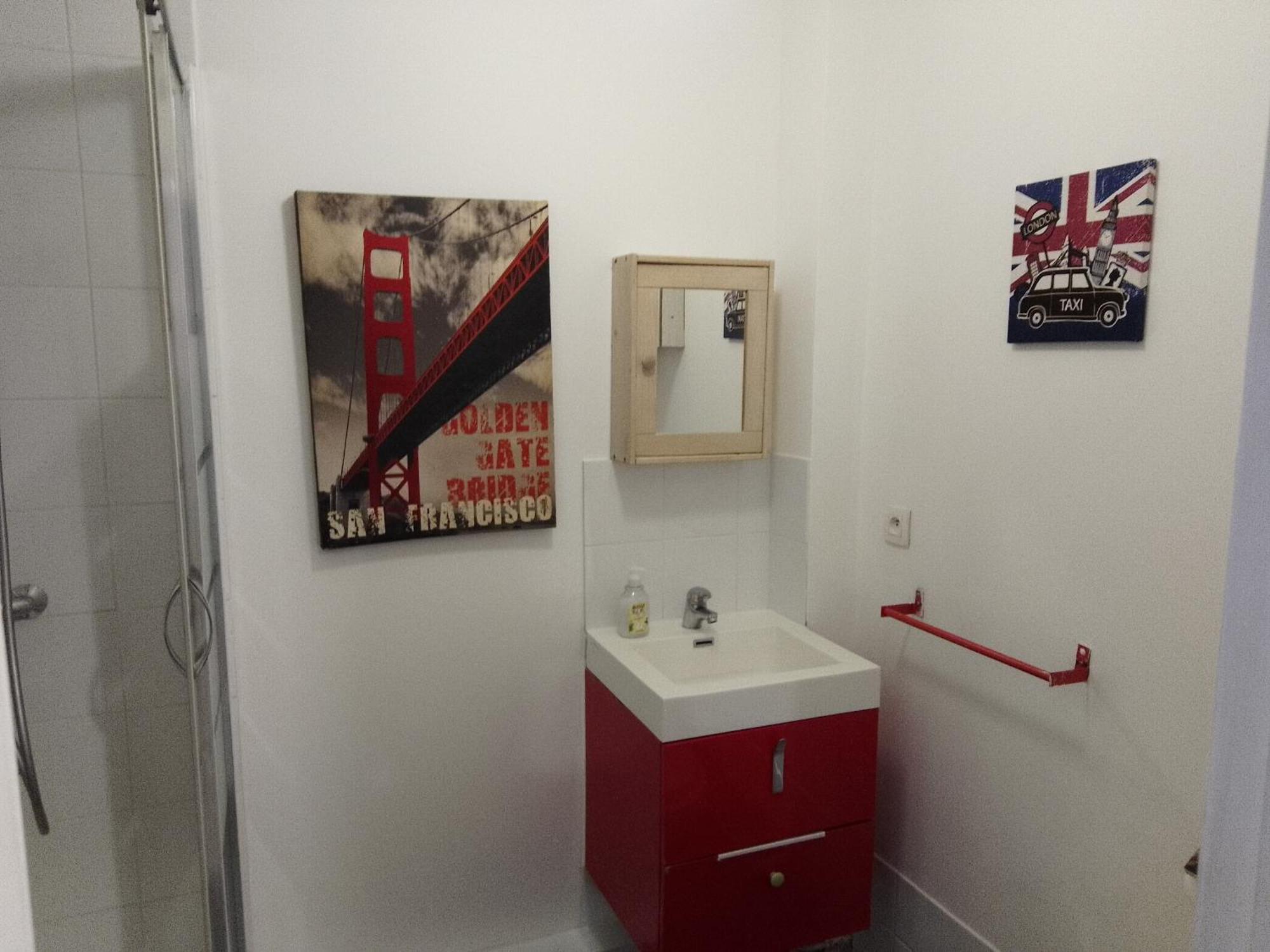 Guesthouse Familial Pour 2,3,4 Personnes De 44M2- Accessible Handic -Rez De Chaussee-Vues Sur Rue Et Patio Prive - Sejour, Chambre Separee-Cuisine,Salle De Bain,Lit Double Et Canape-Lit 2Pers-Entree De La Rue Berzelius-5 Minutes Du Metro Brochant-Lig Paris Dış mekan fotoğraf