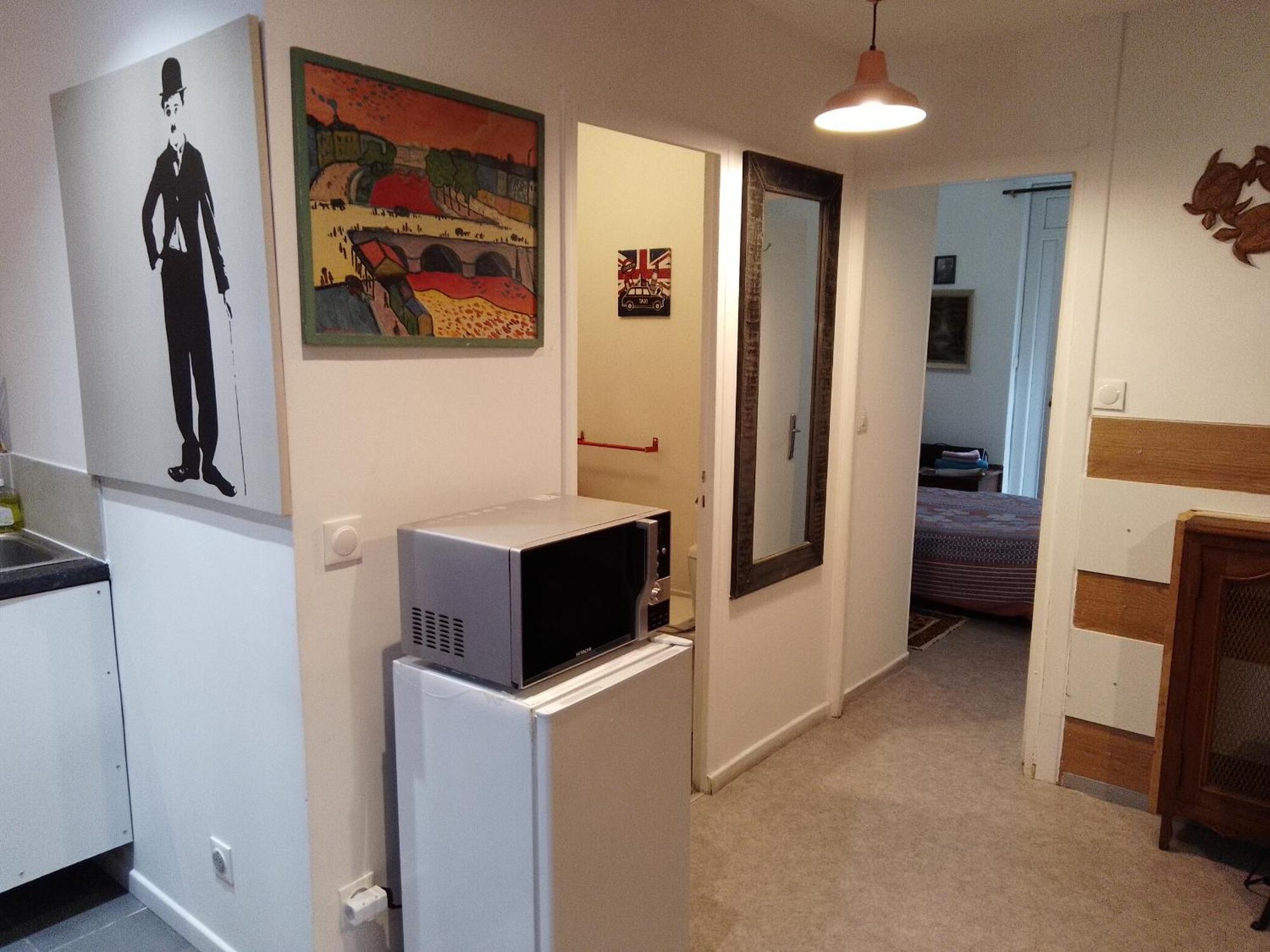 Guesthouse Familial Pour 2,3,4 Personnes De 44M2- Accessible Handic -Rez De Chaussee-Vues Sur Rue Et Patio Prive - Sejour, Chambre Separee-Cuisine,Salle De Bain,Lit Double Et Canape-Lit 2Pers-Entree De La Rue Berzelius-5 Minutes Du Metro Brochant-Lig Paris Dış mekan fotoğraf