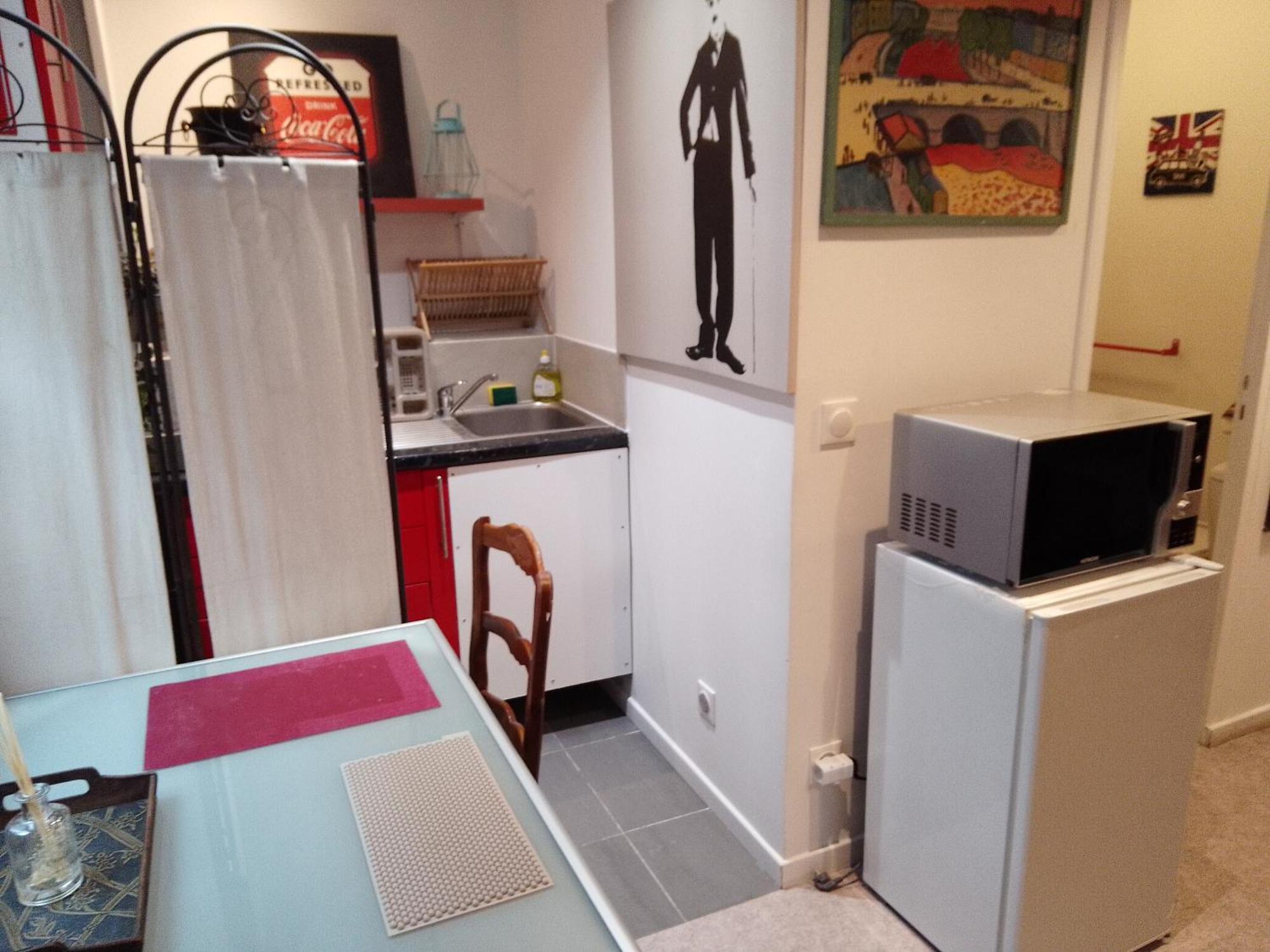 Guesthouse Familial Pour 2,3,4 Personnes De 44M2- Accessible Handic -Rez De Chaussee-Vues Sur Rue Et Patio Prive - Sejour, Chambre Separee-Cuisine,Salle De Bain,Lit Double Et Canape-Lit 2Pers-Entree De La Rue Berzelius-5 Minutes Du Metro Brochant-Lig Paris Dış mekan fotoğraf